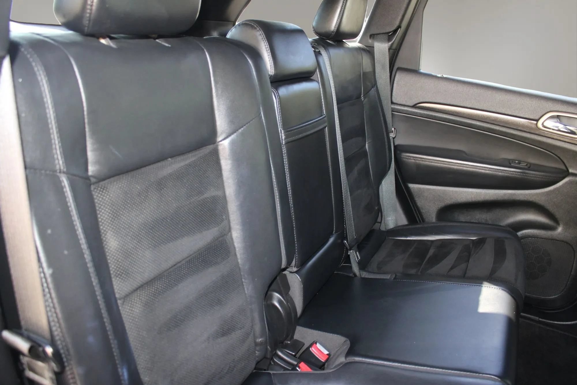 Used 2015 Jeep Grand Cherokee Laredo AWD/4WD image 26