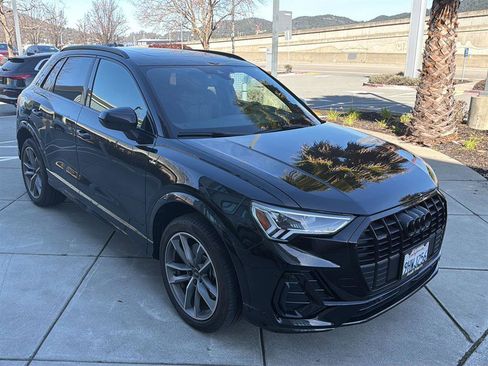 Used 2023 Audi Q3 2.0T Premium Plus w/ Premium Plus Package image 4