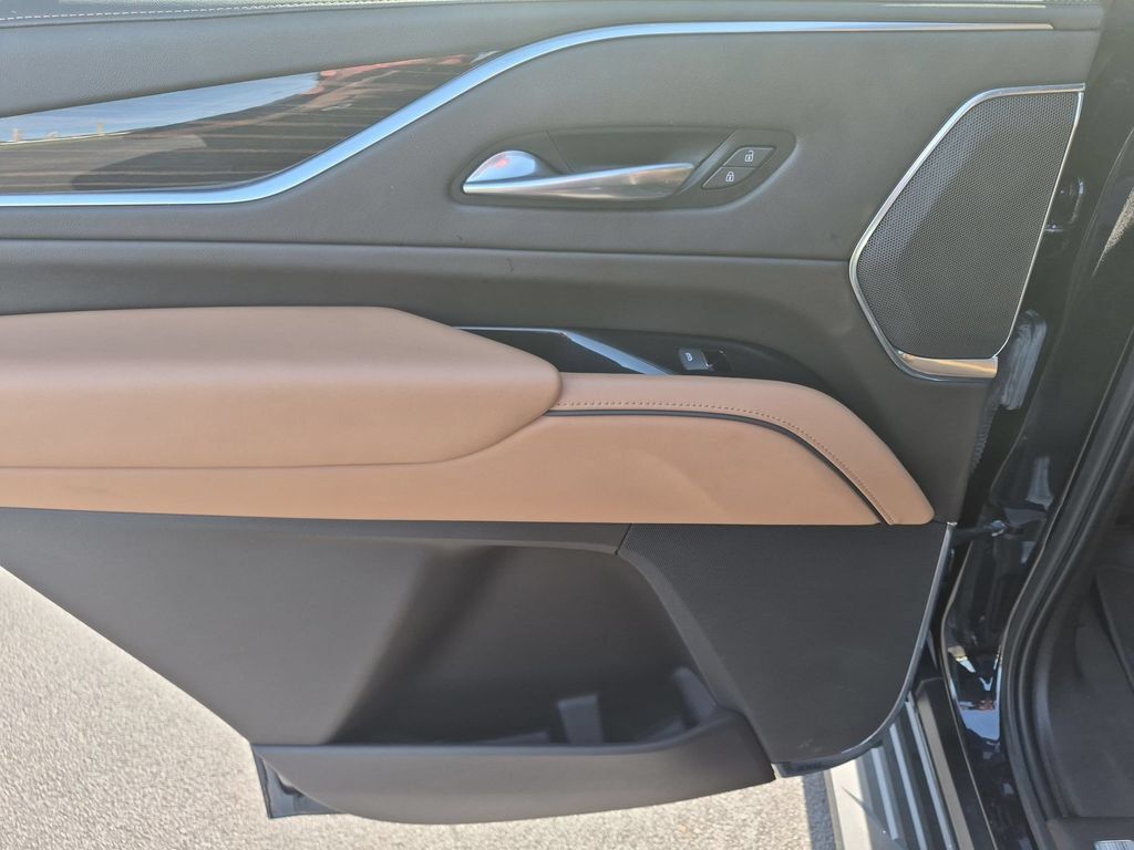 Used 2021 Cadillac Escalade Premium Luxury AWD/4WD image 26