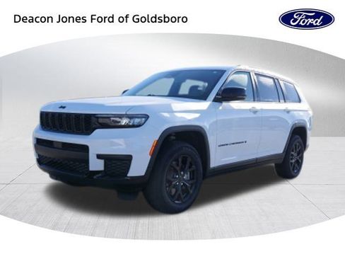 Used 2024 Jeep Grand Cherokee L Altitude image 7
