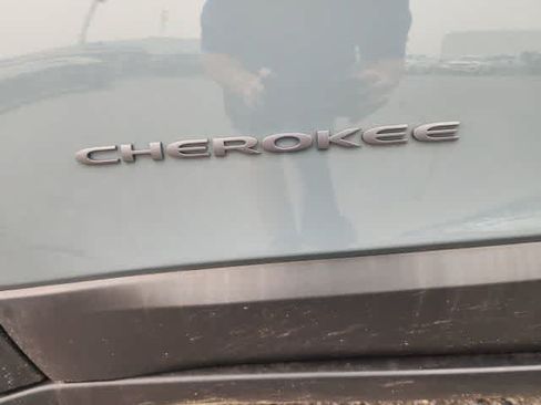 Used 2015 Jeep Cherokee Trailhawk w/ Leather Interior Group AWD/4WD image 28