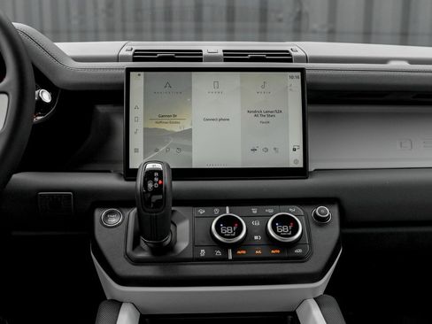 New 2025 Land Rover Defender 110 S image 21