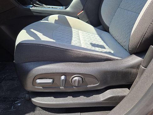 Used 2022 Chevrolet Equinox LT FWD image 24