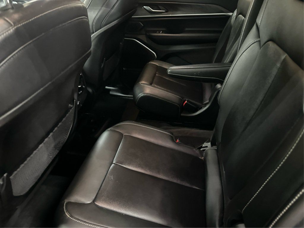 Used 2022 Jeep Grand Cherokee L Limited AWD/4WD image 11