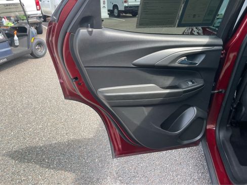 Used 2022 Chevrolet TrailBlazer RS w/ Technology Package FWD image 19