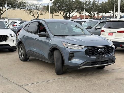 Used 2025 Ford Escape ST-Line image 3