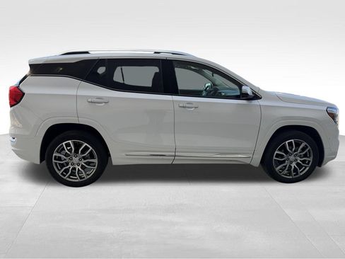 Used 2024 GMC Terrain Denali w/ Denali Premium Package AWD/4WD image 5