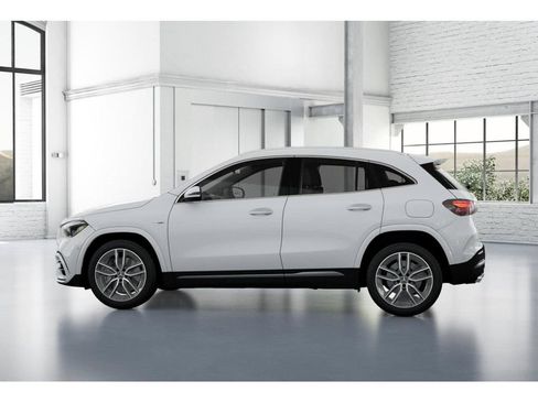 Used 2025 Mercedes-Benz GLA 35 AMG 4MATIC image 33