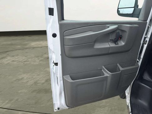 Used 2014 Chevrolet Express 2500 image 9