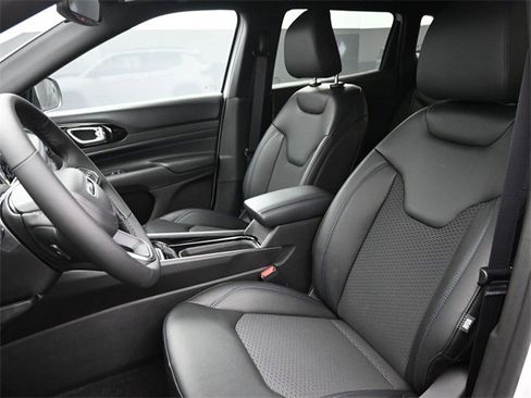 New 2026 Jeep Compass Latitude image 12