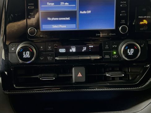 Used 2022 Toyota Highlander XSE image 26