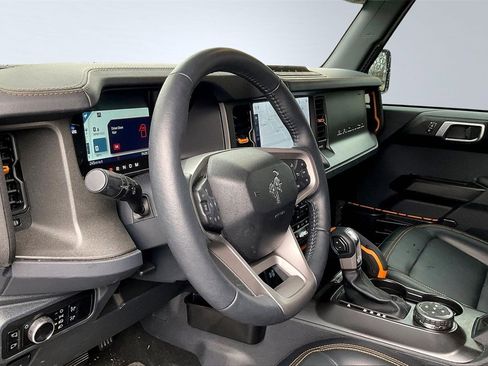 Used 2024 Ford Bronco Badlands image 14