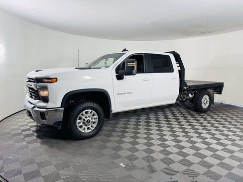 Used 2024 Chevrolet Silverado 2500 LT w/ Convenience Package AWD/4WD image 11