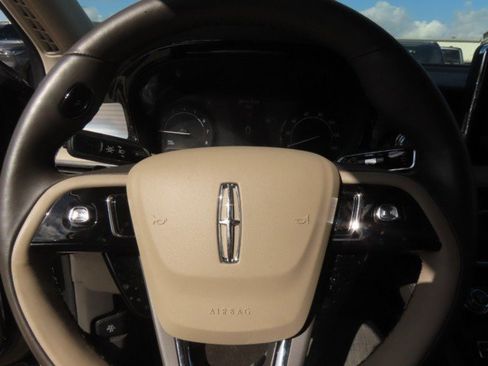 Certified 2022 Lincoln Corsair FWD w/ Premium Package image 26