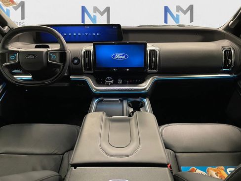 Used 2025 Ford Expedition Platinum w/ Stealth Performance Package image 10