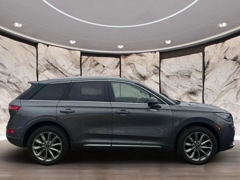 Used 2022 Lincoln Corsair AWD w/ Premium Package image 8