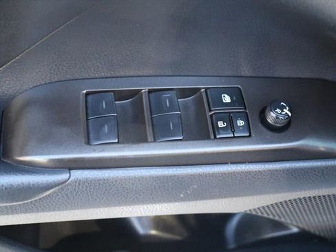 Used 2023 Toyota Camry SE image 18