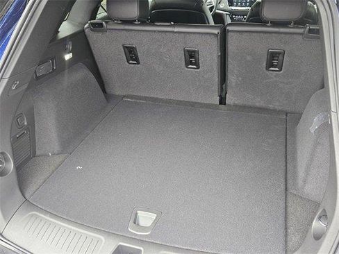 New 2026 Cadillac XT5 Luxury image 21