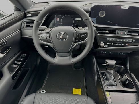 New 2024 Lexus ES 300h w/ Premium Package image 17