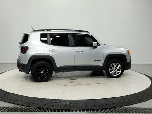 Used 2017 Jeep Renegade Latitude AWD/4WD image 9
