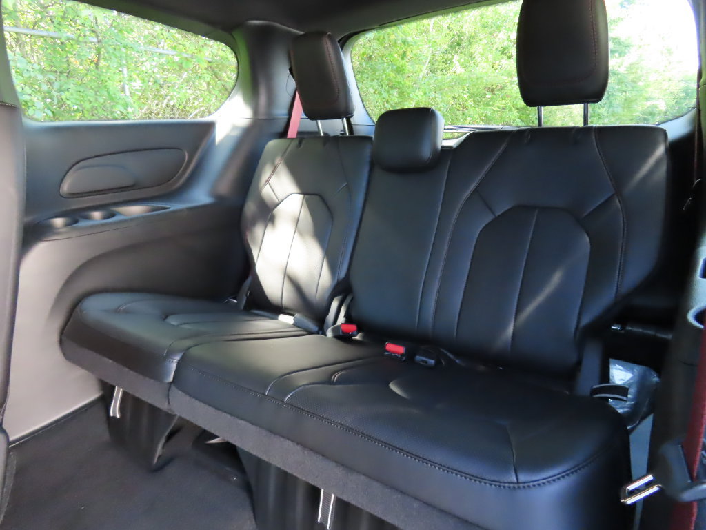 New 2027 Chrysler Pacifica Select AWD/4WD image 24