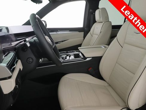 Used 2025 Cadillac Escalade Sport w/ Touring Package image 17