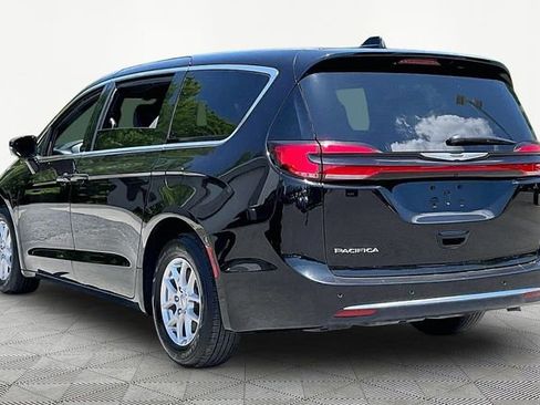 Used 2025 Chrysler Pacifica Select FWD image 4