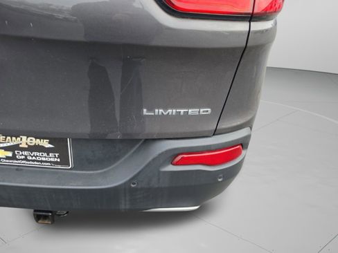 Used 2018 Jeep Cherokee Limited image 10