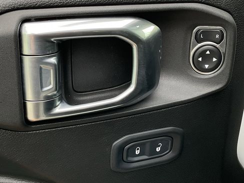 Used 2022 Jeep Gladiator Sport image 14