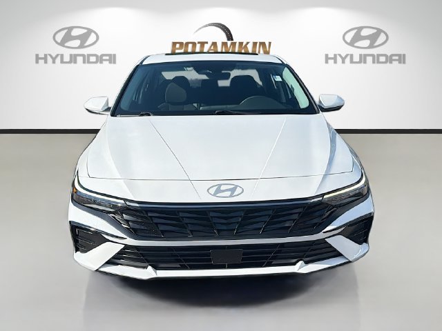 Used 2025 Hyundai Elantra SEL FWD image 2