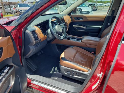 Certified 2022 Nissan Pathfinder Platinum w/ Cargo Package FWD image 13