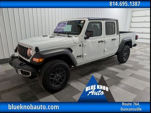 Used 2025 Jeep Gladiator Sport AWD/4WD image 1