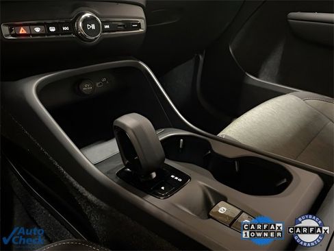 Used 2025 Volvo XC40 B5 Core image 45