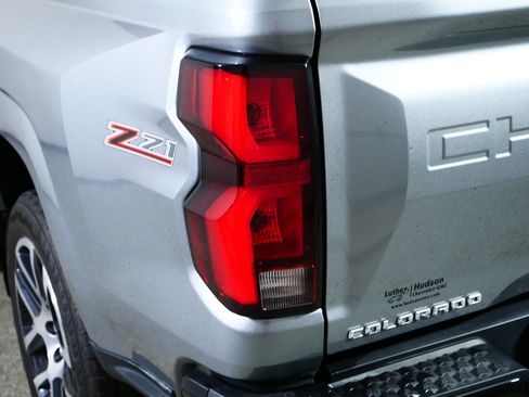 Used 2024 Chevrolet Colorado Z71 w/ Z71 Convenience Package 2 AWD/4WD image 17