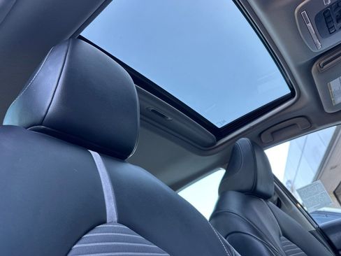 Used 2020 Toyota Camry SE image 18