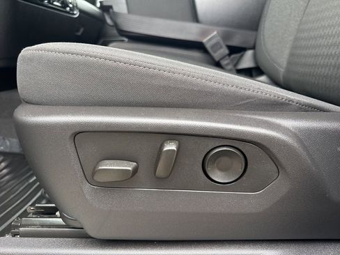 Used 2025 Chevrolet Silverado 1500 LT image 10