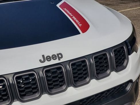 New 2026 Jeep Compass Trailhawk w/ Sun, Sound & Navigation Group AWD/4WD image 32