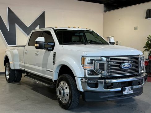 Used 2021 Ford F450 Lariat w/ Lariat Ultimate Package AWD/4WD image 3