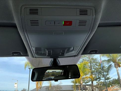 Used 2021 Volkswagen Tiguan SE image 17