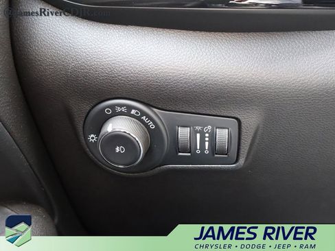 Used 2025 Jeep Compass Trailhawk AWD/4WD image 30