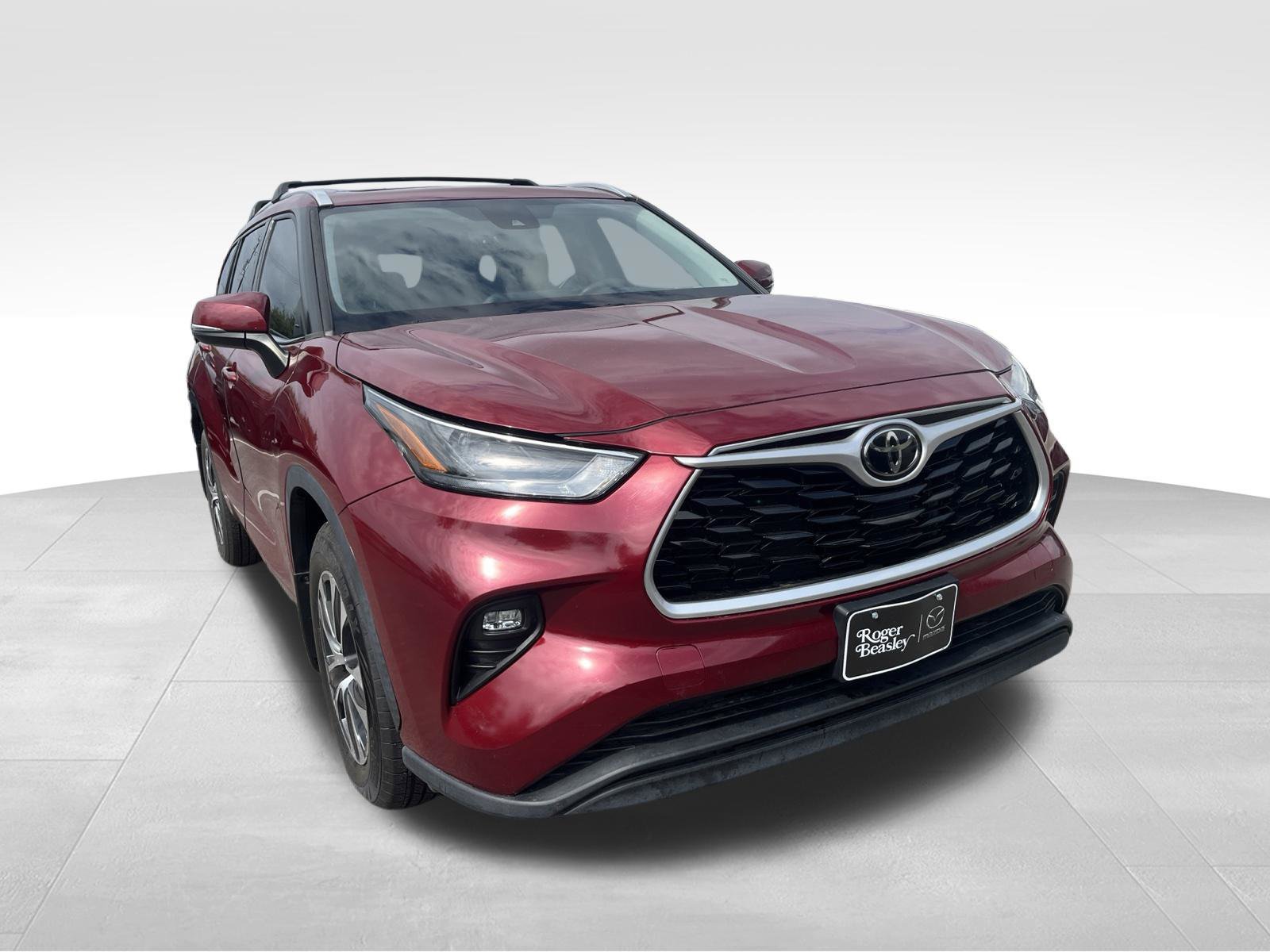 Used 2022 Toyota Highlander XLE FWD image 3