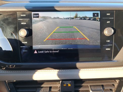 Certified 2022 Volkswagen Taos SEL w/ Panoramic Sunroof Package image 23