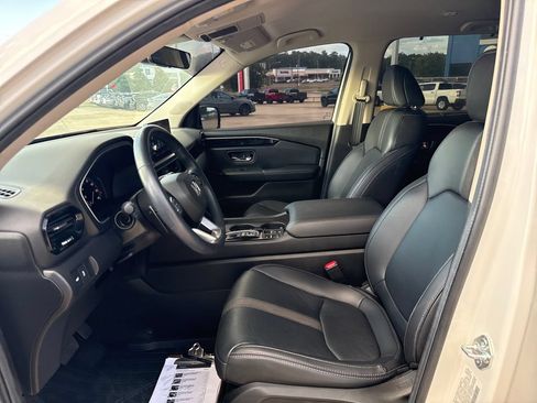 Used 2025 Honda Pilot EX-L image 19
