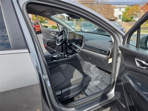 Certified 2025 Kia Sportage LX image 29