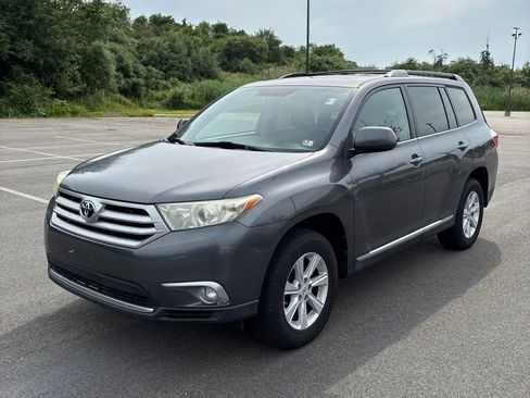 Used 2011 Toyota Highlander SE w/ Tow Pkg AWD/4WD image 1