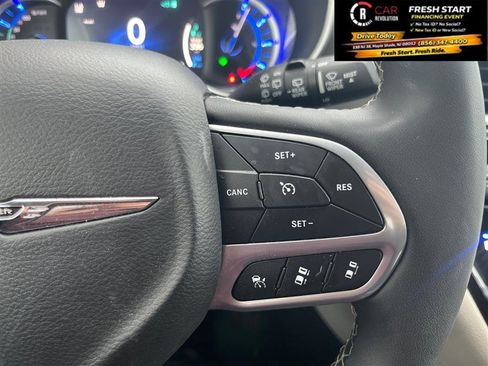Used 2024 Chrysler Pacifica Plug in Hybrid Select Fwd image 26