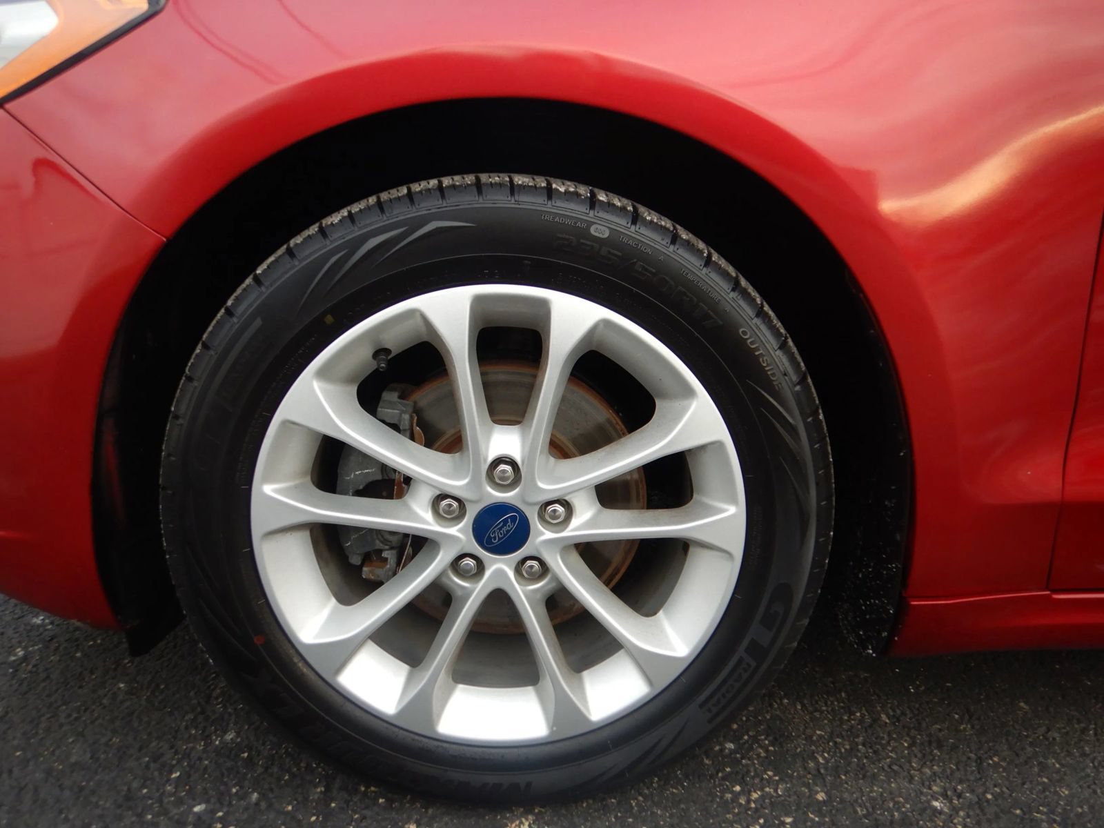 Used 2019 Ford Fusion SE FWD image 25