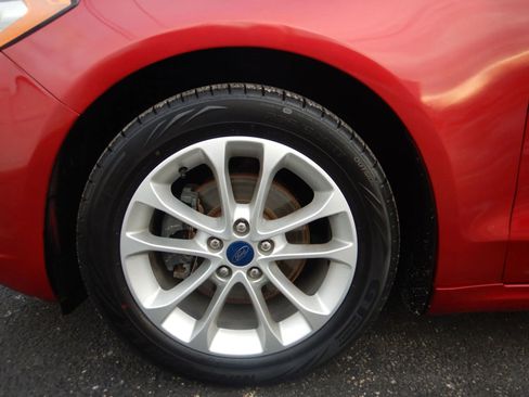 Used 2019 Ford Fusion SE image 25