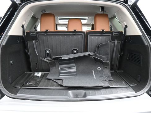 Used 2025 Nissan Pathfinder Platinum w/ Cargo Package FWD image 24