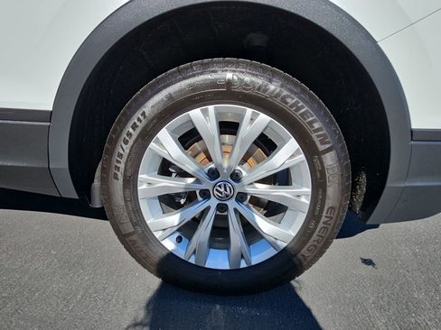 Used 2019 Volkswagen Tiguan SE image 35